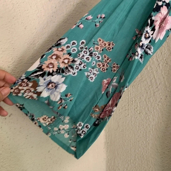Torrid Green Floral Smocked Off Shoulder Wise SleeveTop Size 1X - Picture 4 of 6